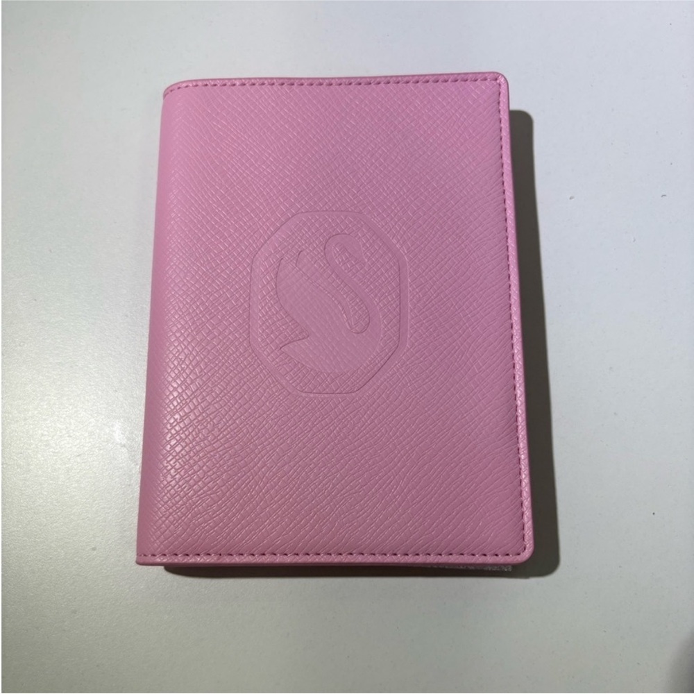 Swarovski gift passport holder - Picture 7 of 12